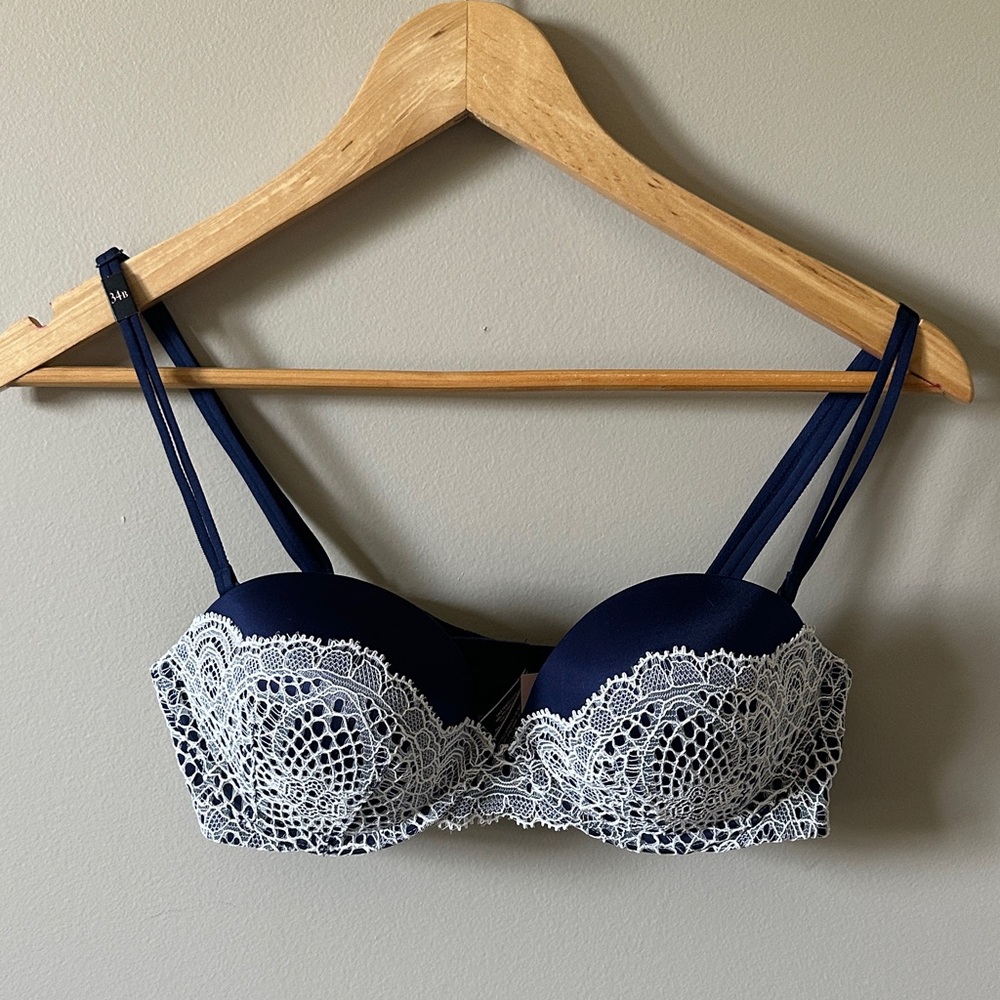 NWT Victoria's Secret Navy and White Lace Push-Up Bra